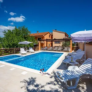 E-m With Private Pool *** Vinkuran